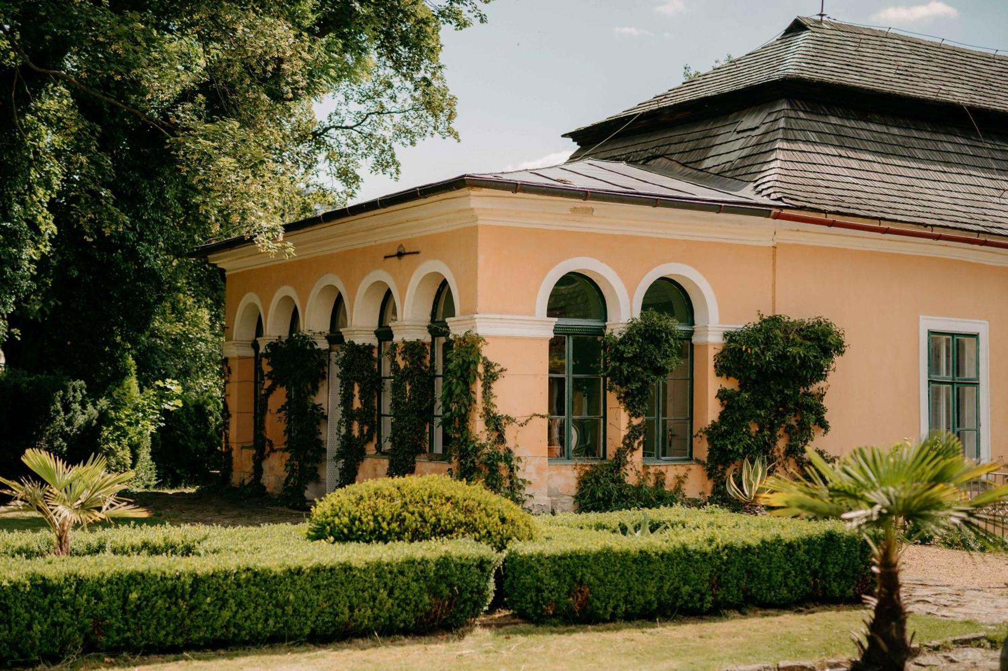 Zamek Usobi Apartment Exterior foto