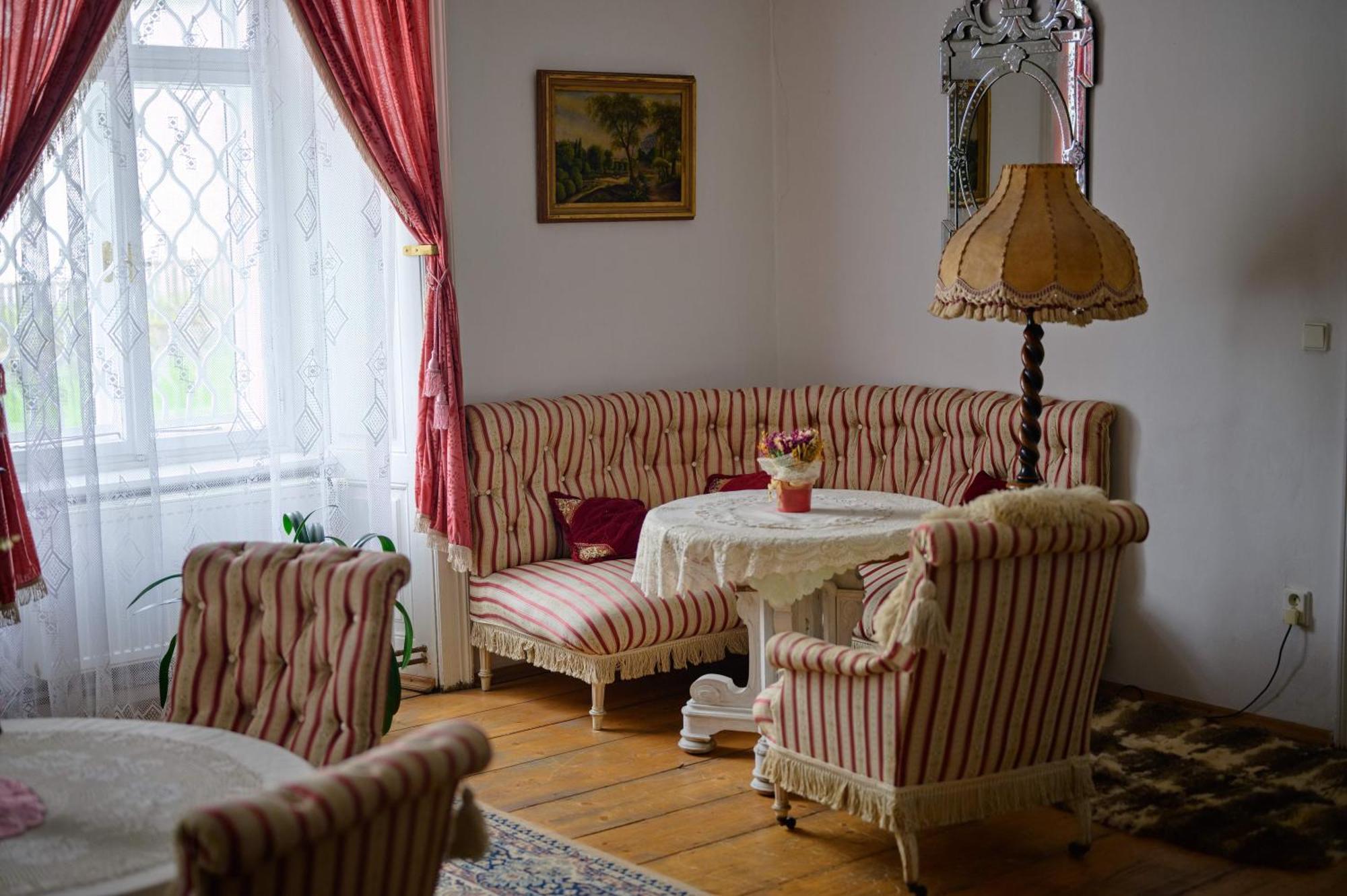 Zamek Usobi Apartment Exterior foto